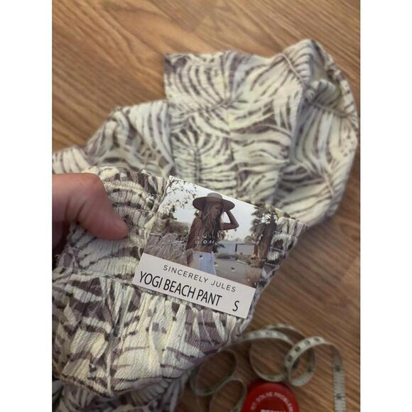 Sincerely Jules Yogi Beach Pants Size Small - Picture 10 of 10